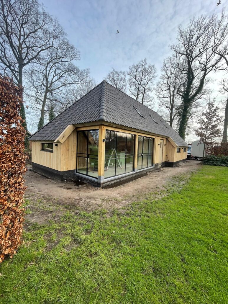 HR++ glas afgewerkt met stopverf in Markelo