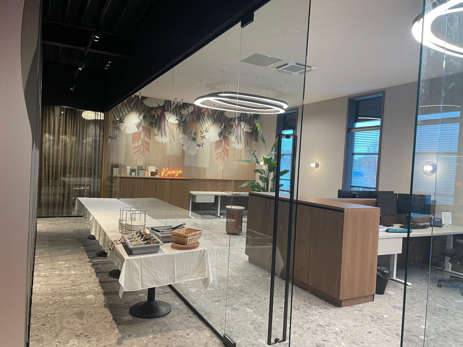 Gehard glas bij Kroeze Interieurbouw in Oldenzaal