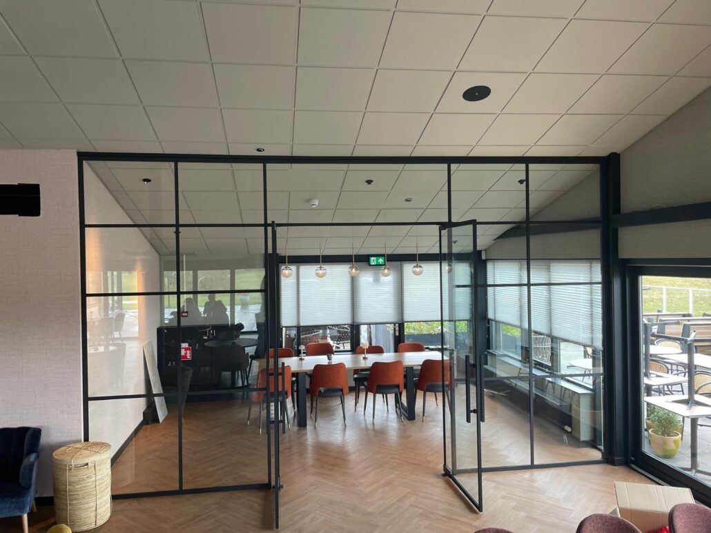 Hardglazen wanden en deuren in Numansdorp 1