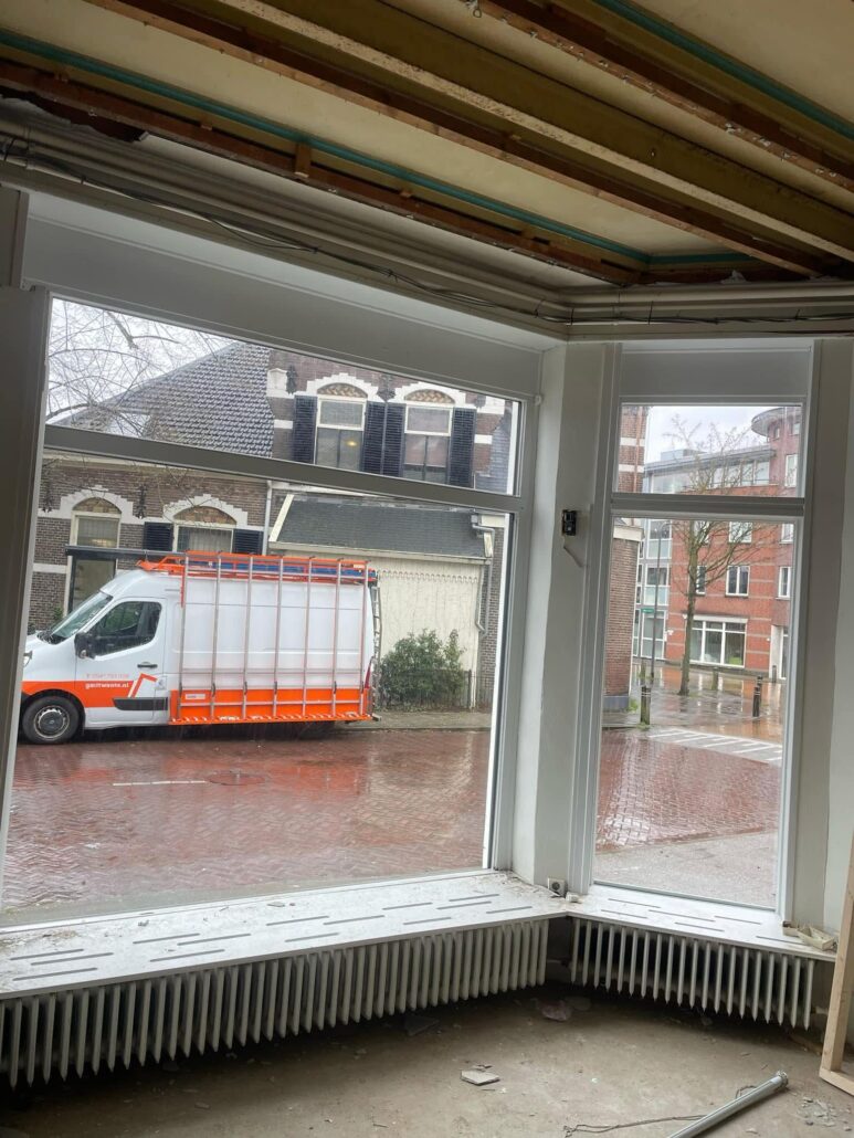 HR++ glas in Velp met bus op achtergrond