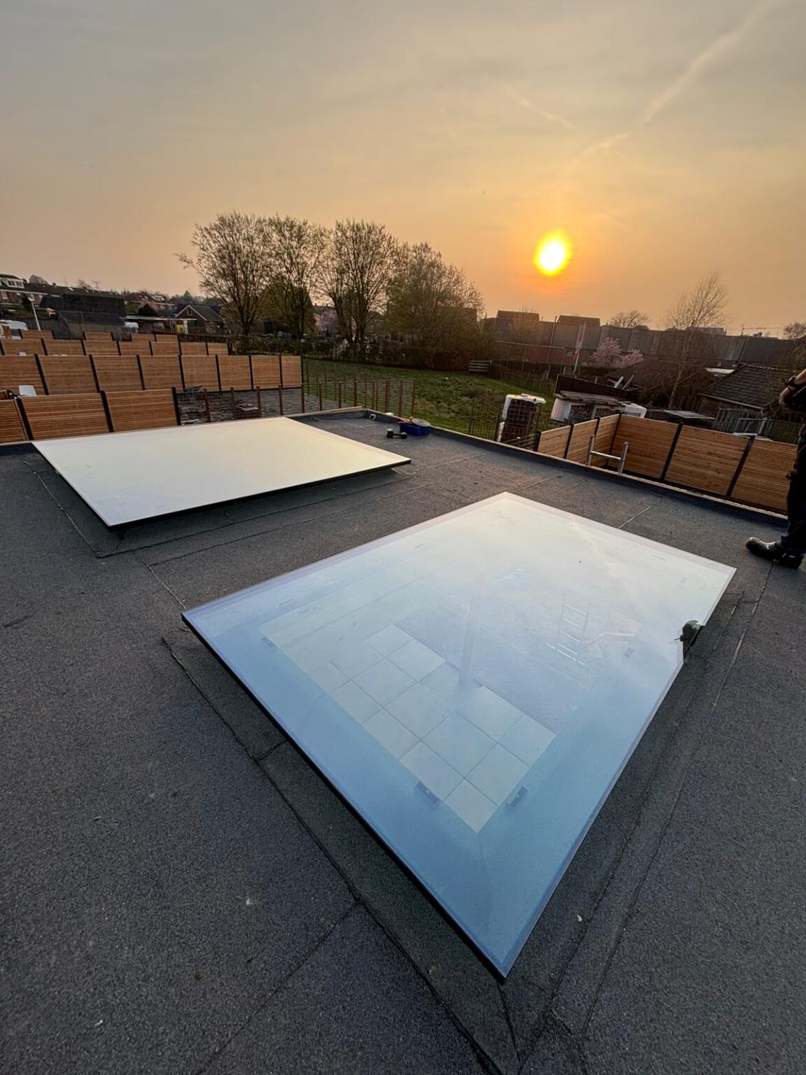 Twee dakruiten geplaatst in Goor