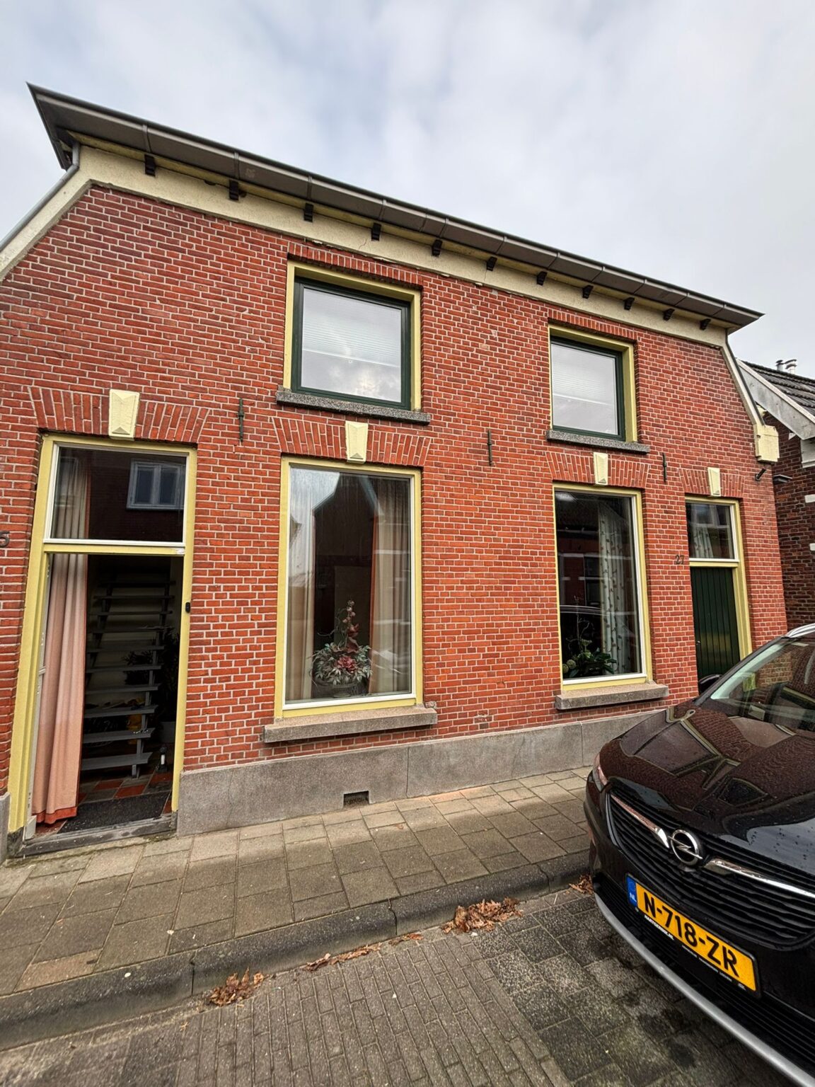Triple glas met zwart TPS kader geplaatst in Goor