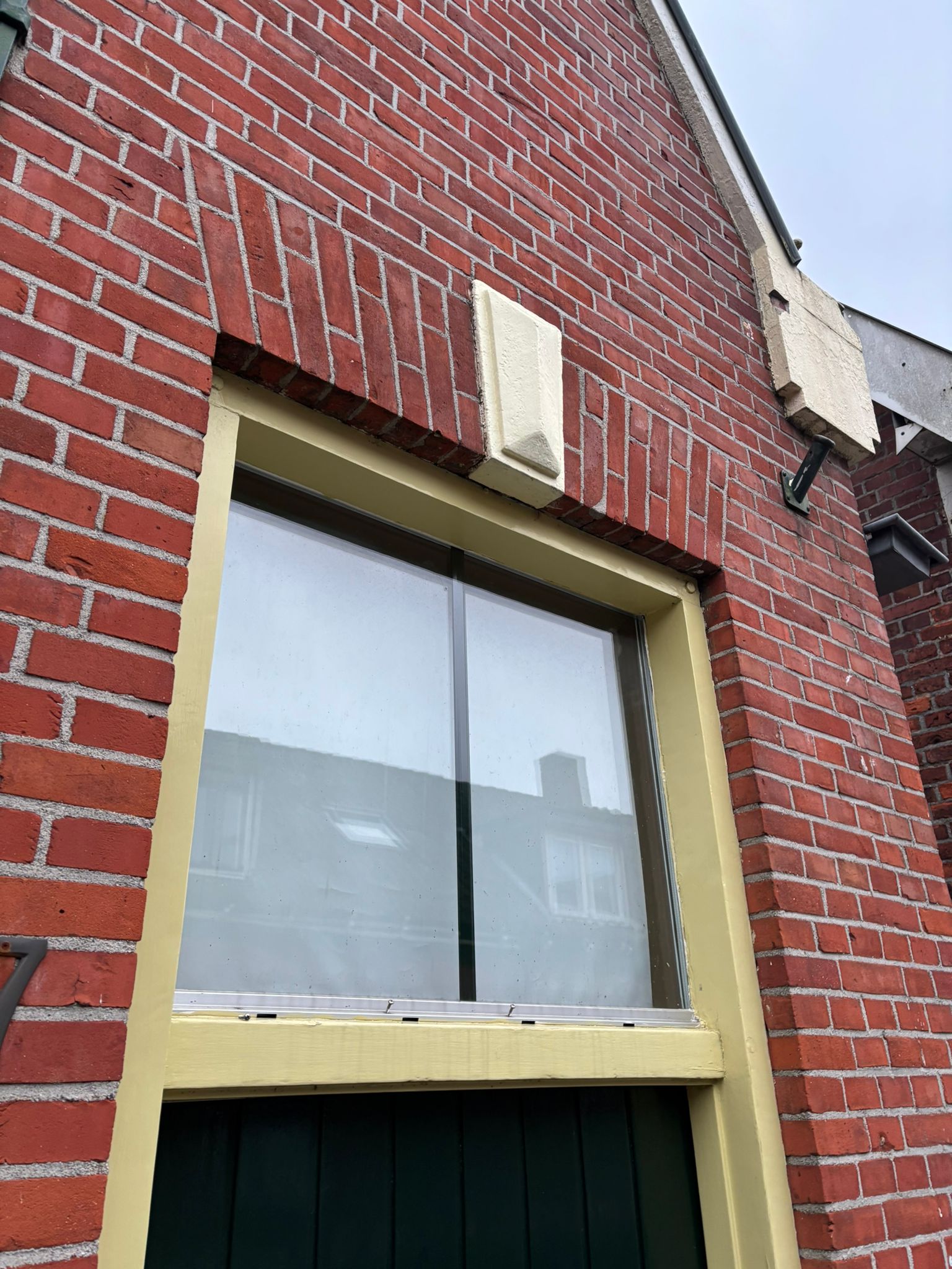 Triple glas met zwart TPS kader geplaatst in Goor