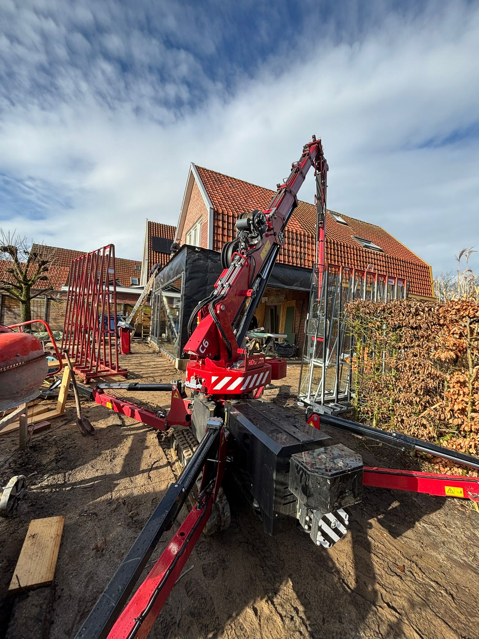 Zware ruit geplaatst bij aanbouw in Eibergen